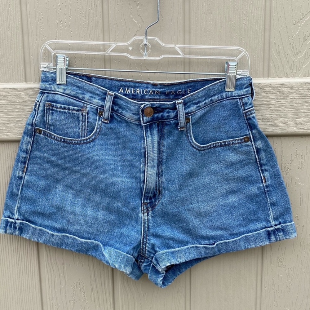 American Eagle Outfitters New Label High Rise “Mom” Shorts.  Size 6